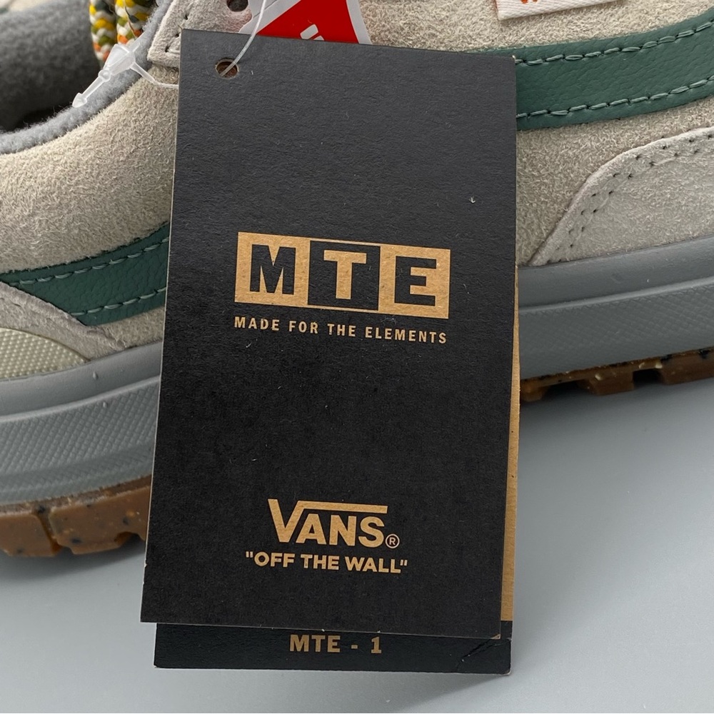 Vans Beige and Green Sneakers - Picture 13 of 16